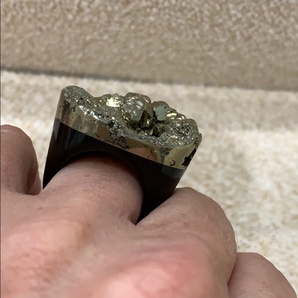Agate cocktail ring.